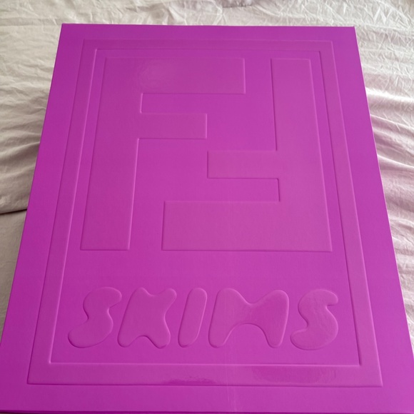 Fendi x Skims SOLD OUT CROPPED WINDBREAKER Color CONNECTICUT size L - Picture 7 of 8